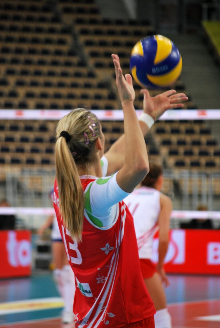 serve_during_volleyball_match_4