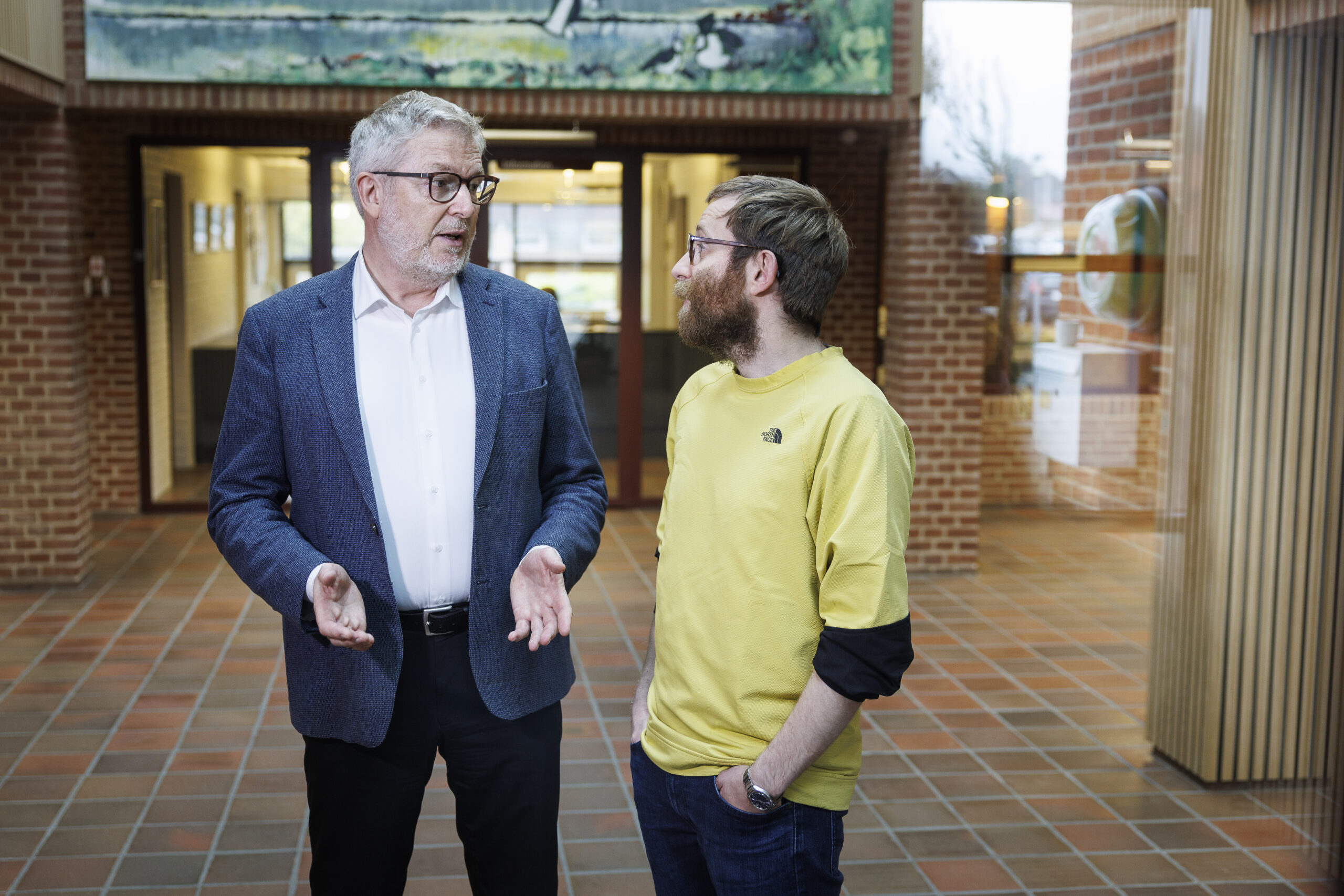 Ringkøbing Gymnasium. Fra venstre: Rektor Lars Roesen og TR Morten Abildgaard.