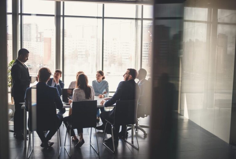 Moede-bestyrelser-shutterstock_-aspect-ratio-348-234