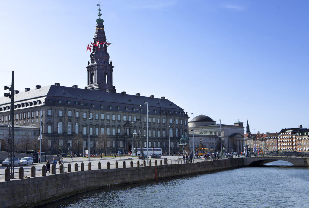 Folketinget-2mb-aspect-ratio-348-234