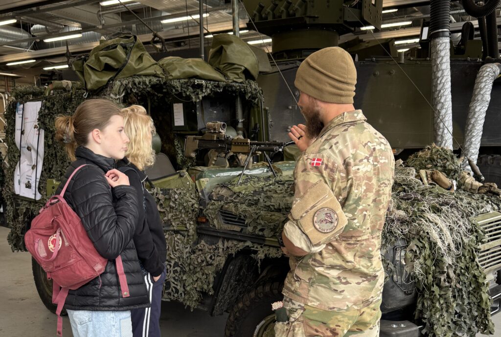 Forsvarsartikel-topbillede-1-scaled-aspect-ratio-348-234