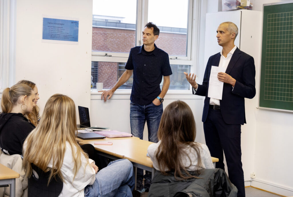 FrbHF_ministerbesoeg_02-scaled-aspect-ratio-348-234