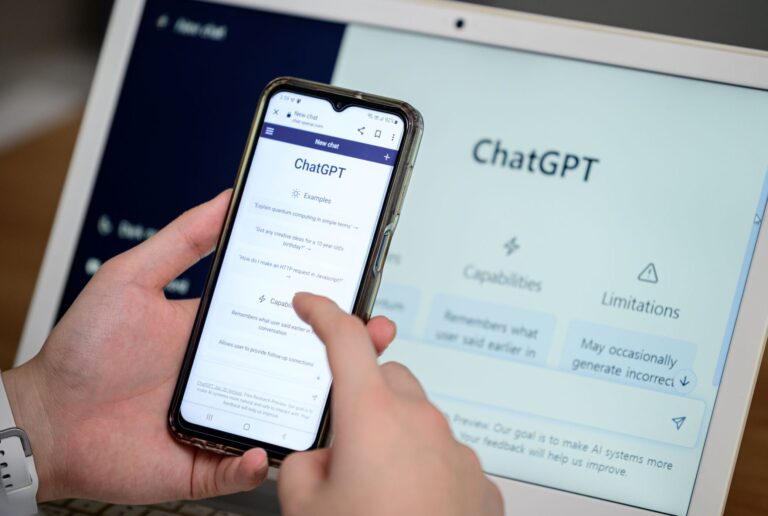 ChatGPT.telefon.computer.AI_-aspect-ratio-348-234